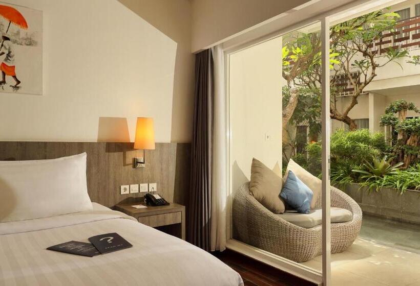 اتاق لوکس با چشم‌انداز دریاچه, Aston Canggu Beach Resort