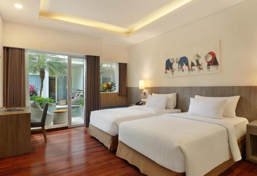 اتاق لوکس با چشم‌انداز دریاچه, Aston Canggu Beach Resort