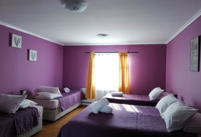 اتاق خانوادگی, Hostal La Base