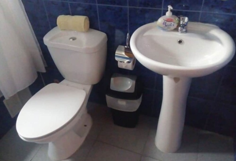 اتاق استاندارد یک نفره, Hostal La Base