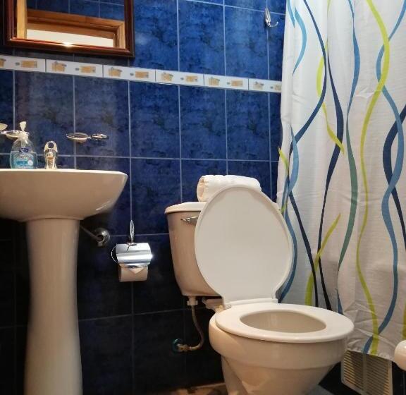 اتاق خانوادگی, Hostal La Base