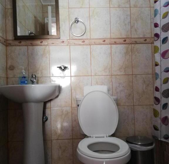 اتاق استاندارد چهار تخته, Hostal La Base