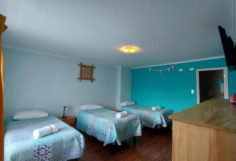اتاق استاندارد سه نفره, Hostal La Base