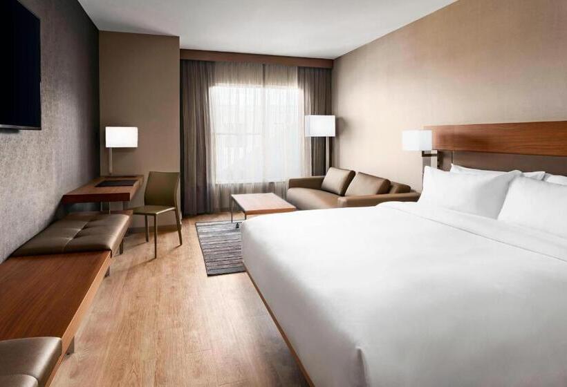 اتاق استاندارد با تخت بزرگ برای معلولان, Ac Hotel By Marriott Chapel Hill Downtown