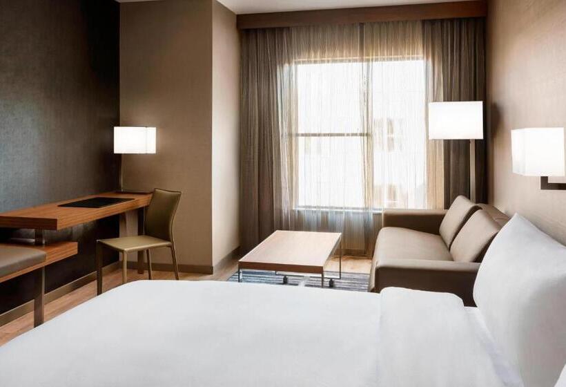 اتاق استاندارد با تخت بزرگ برای معلولان, Ac Hotel By Marriott Chapel Hill Downtown