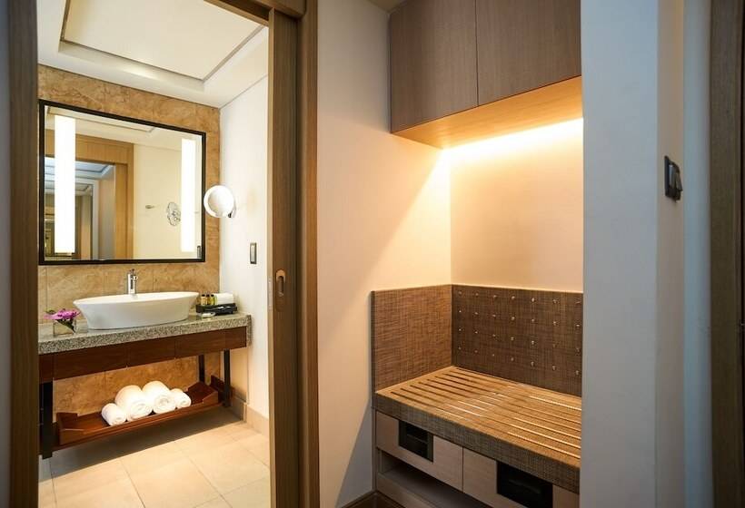 带大床的豪华间, Amari Johor Bahru
