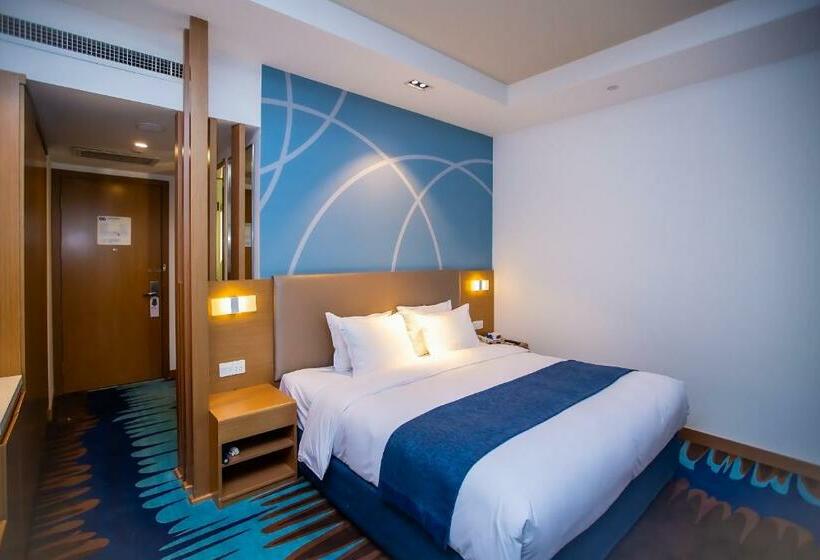 اتاق سوپریور با تخت بزرگ, Holiday Inn Express Weihai Economic Zone