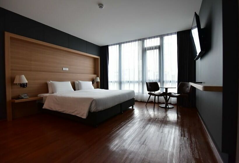 豪华房间, The Three Hat Yai