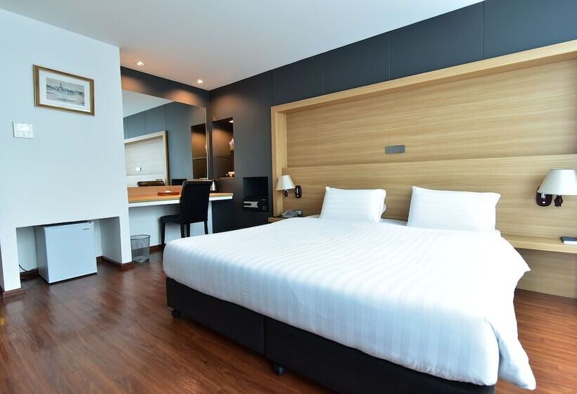 豪华房间, The Three Hat Yai