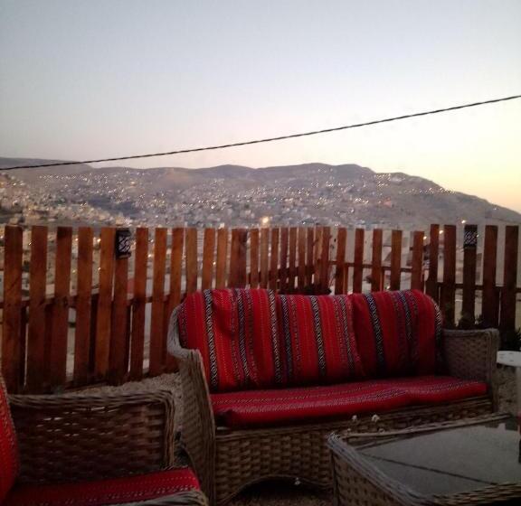 اتاق استاندارد با چشم‌انداز باغ, The Little B&b On The Hill