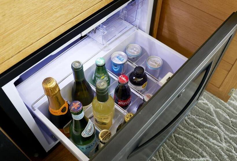 سوئیت با تخت بزرگ, Archer Hotel Napa