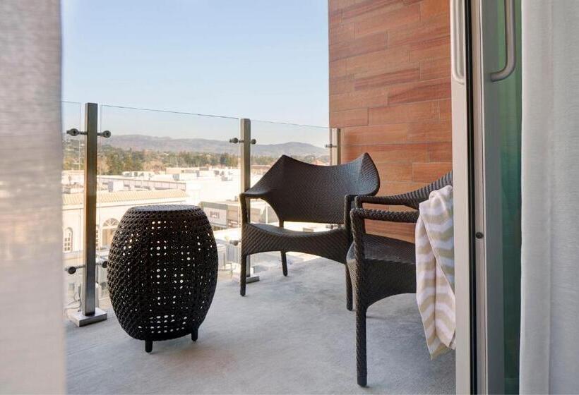 سوئیت با بالکن, Archer Hotel Napa