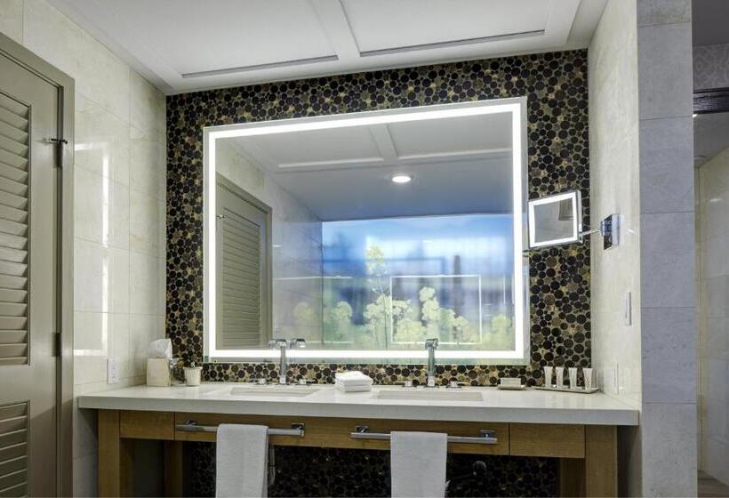 سوئیت با بالکن, Archer Hotel Napa
