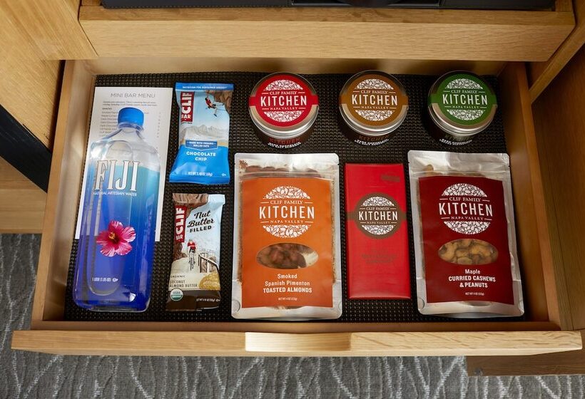 سوئیت با بالکن, Archer Hotel Napa