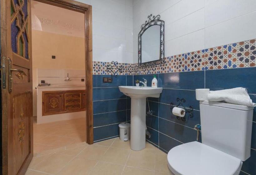 سوییت اجرایی, Puerta Azul