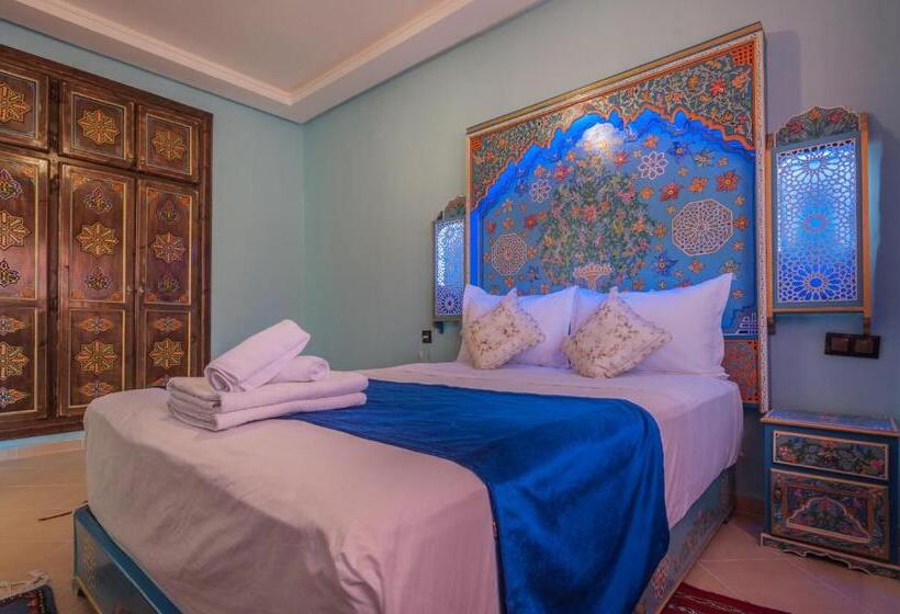 سوییت اجرایی, Puerta Azul