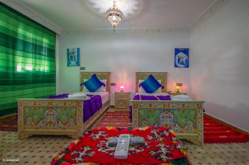 اتاق لوکس, Puerta Azul