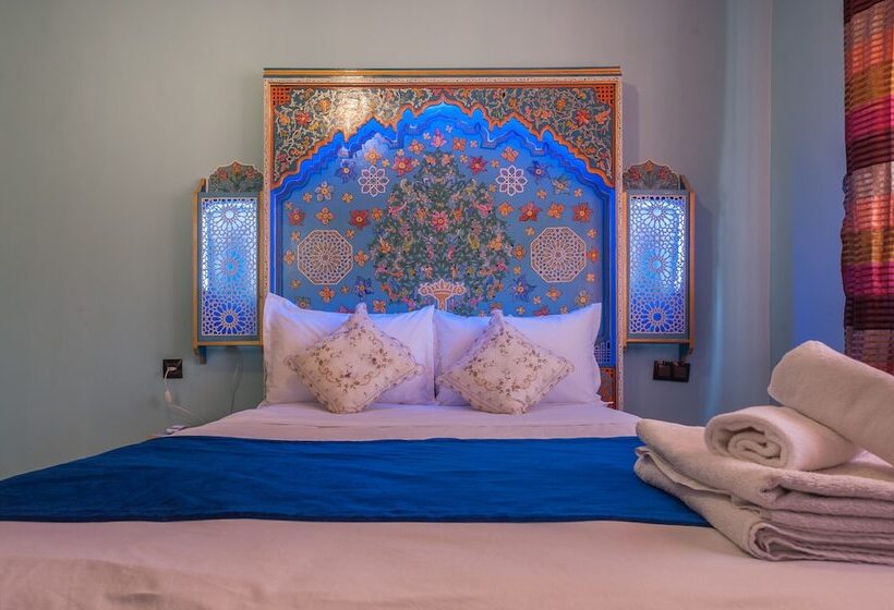 سوییت اجرایی, Puerta Azul