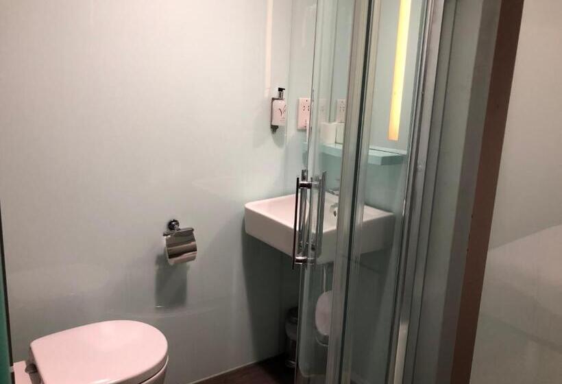 اتاق خانوادگی, Easyhotel Birmingham