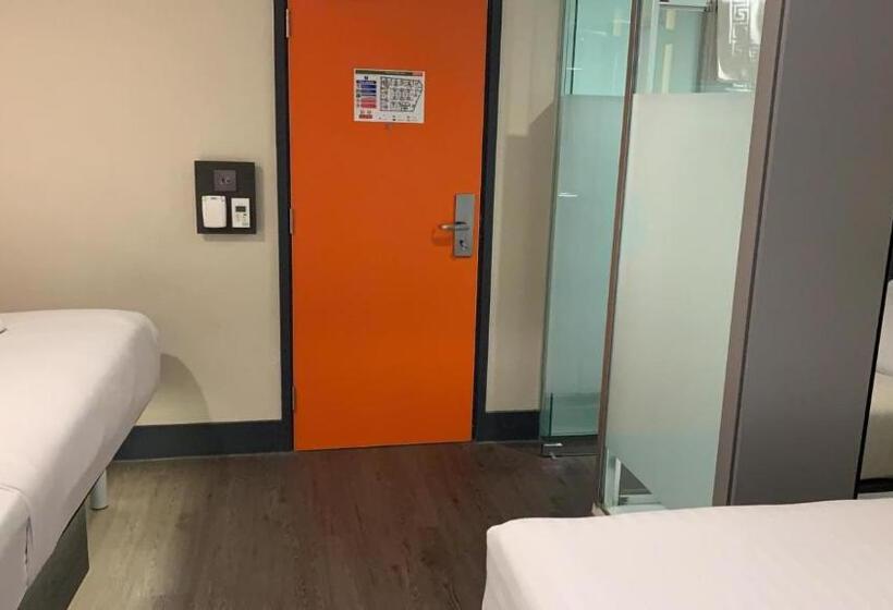 اتاق خانوادگی, Easyhotel Birmingham