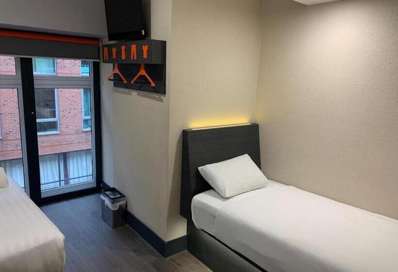 اتاق خانوادگی, Easyhotel Birmingham