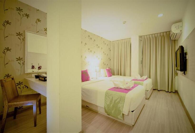 اتاق لوکس با بالکن, Villa Chacha Khaosan Rambuttri