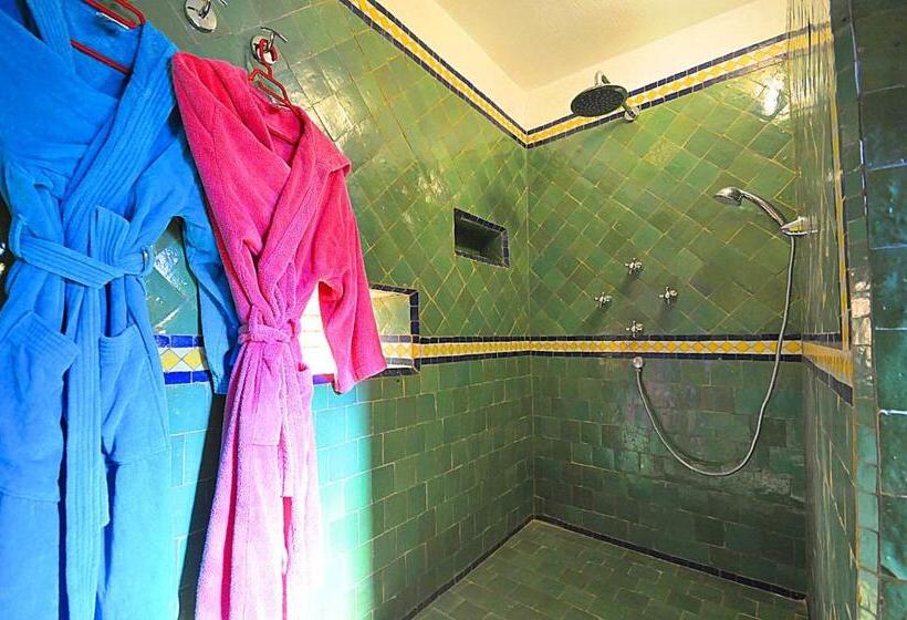 استودیو خانوادگی, Riad Dar Jabador