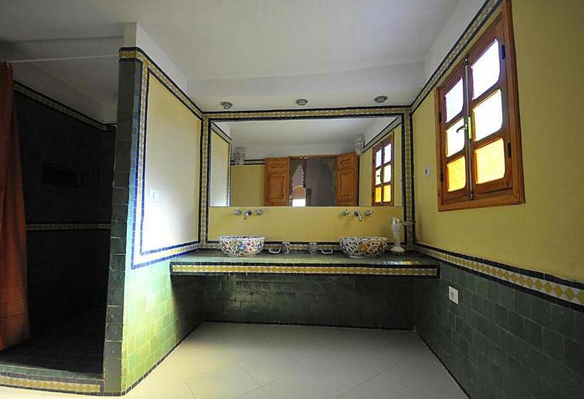 استودیو خانوادگی, Riad Dar Jabador