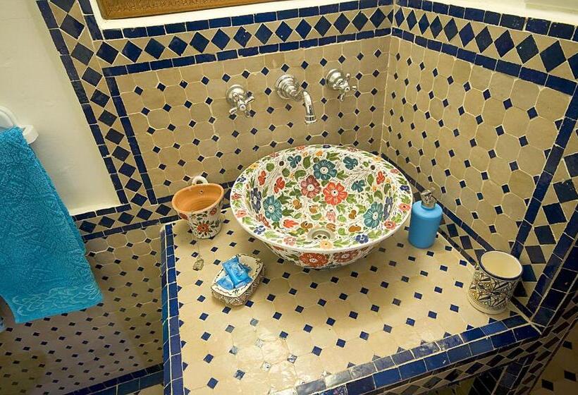 استودیو خانوادگی, Riad Dar Jabador