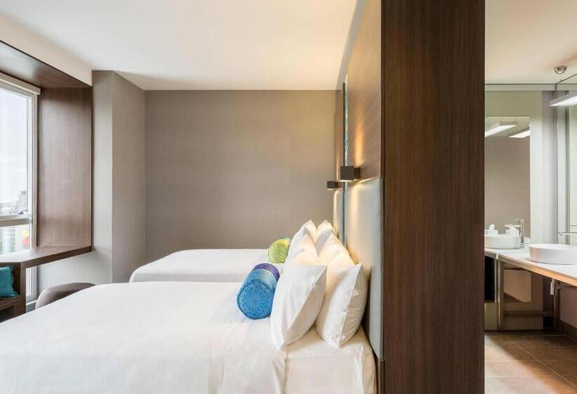 اتاق استاندارد با چشم‌انداز رودخانه, Aloft Montevideo Hotel Marriott International