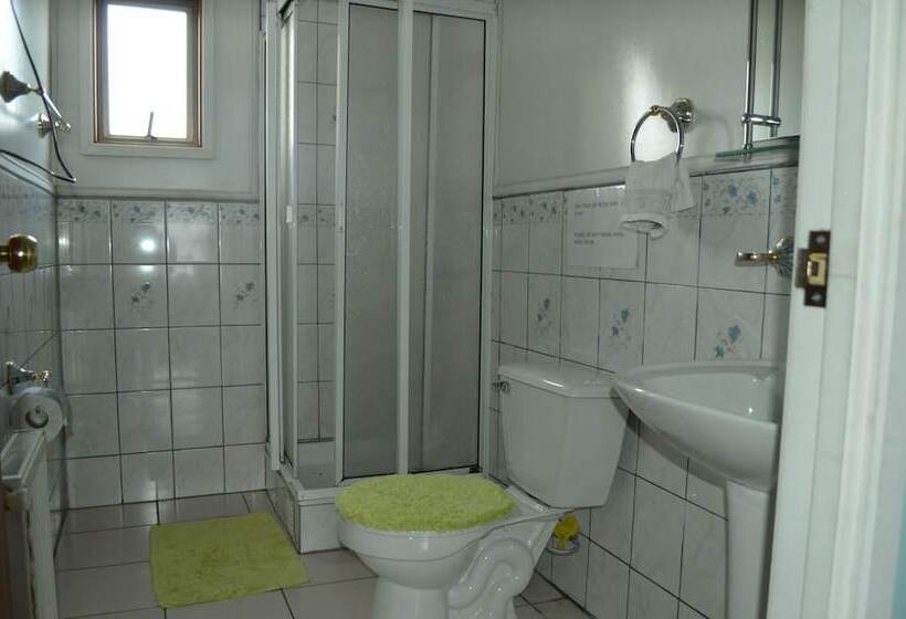 اتاق استاندارد با سرویس بهداشتی مشترک, Hostal Arkya   Adults Only