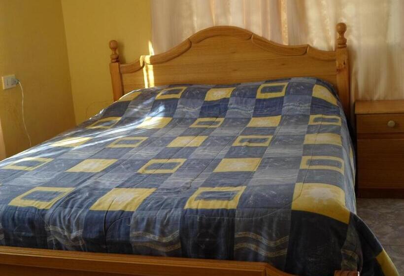 اتاق استاندارد, Hostal Playa Brava