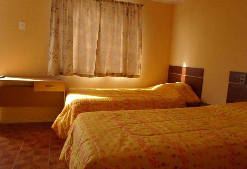 اتاق استاندارد سه نفره, Hostal Playa Brava