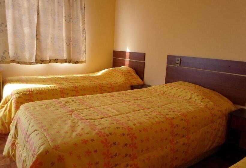 اتاق استاندارد سه نفره, Hostal Playa Brava