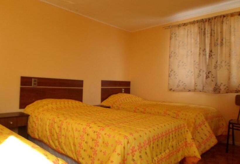 اتاق استاندارد سه نفره, Hostal Playa Brava