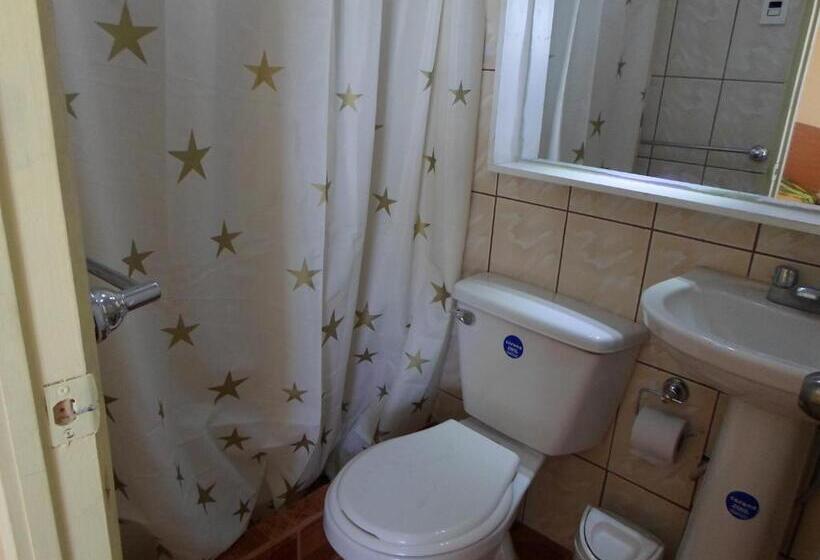 اتاق استاندارد سه نفره, Hostal Playa Brava
