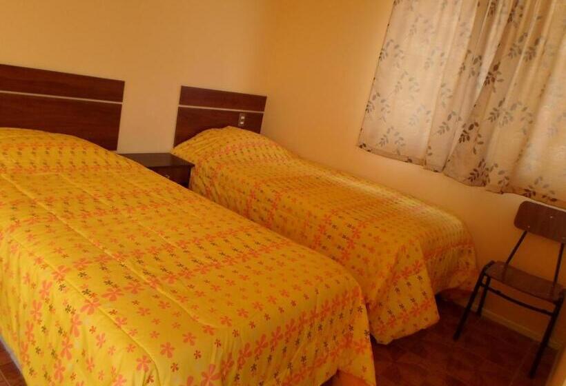 اتاق استاندارد سه نفره, Hostal Playa Brava