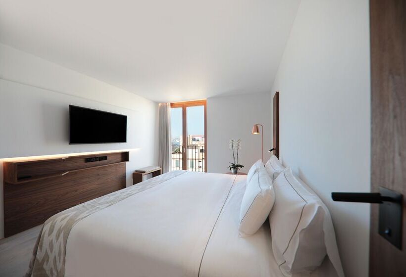 سوییت جونیور با چشم‌انداز دریا, Es Princep   The Leading Hotels Of The World