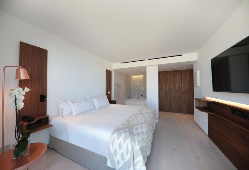 سوییت جونیور با چشم‌انداز دریا, Es Princep   The Leading Hotels Of The World