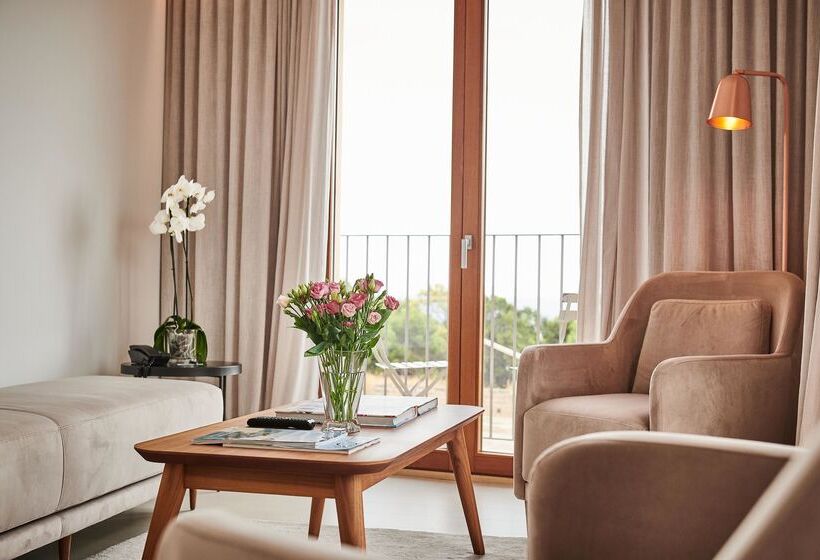 سوییت جونیور با چشم‌انداز دریا, Es Princep   The Leading Hotels Of The World