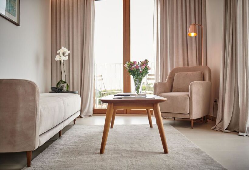 سوییت جونیور با چشم‌انداز دریا, Es Princep   The Leading Hotels Of The World