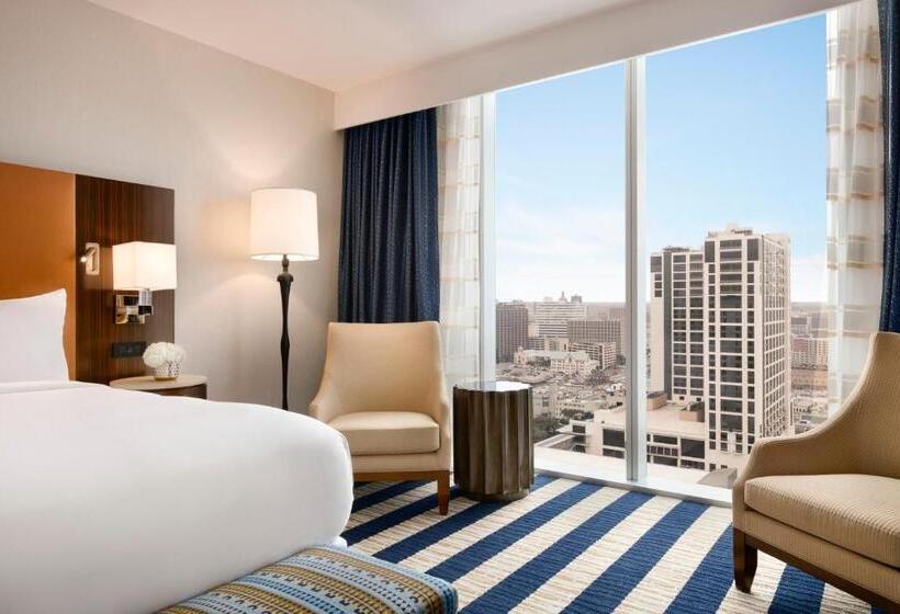 带大床的小型套房, Fairmont Austin