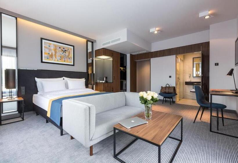 Premium room with terrace, Grand Ascot