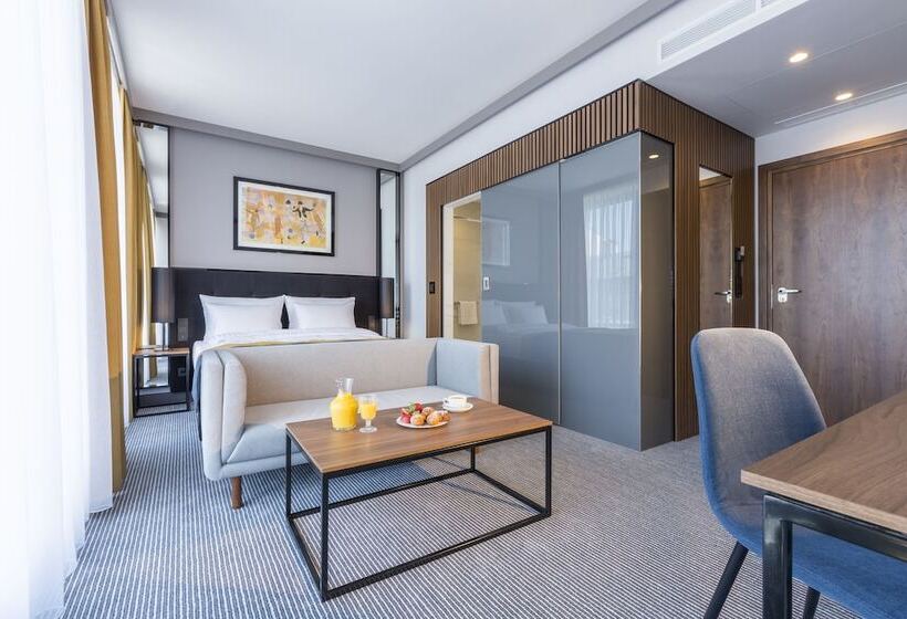 Premium room with terrace, Grand Ascot