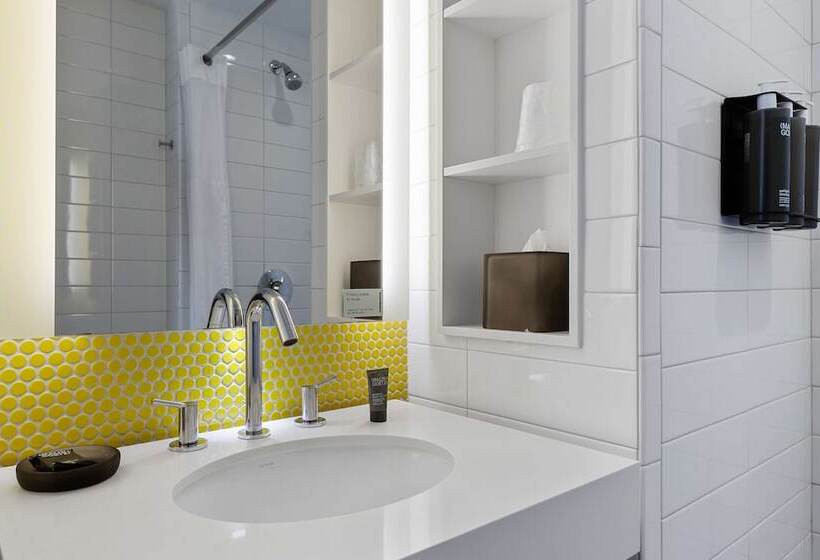 اتاق استاندارد با تخت‌های تاشو, Motto By Hilton Washington Dc City Center