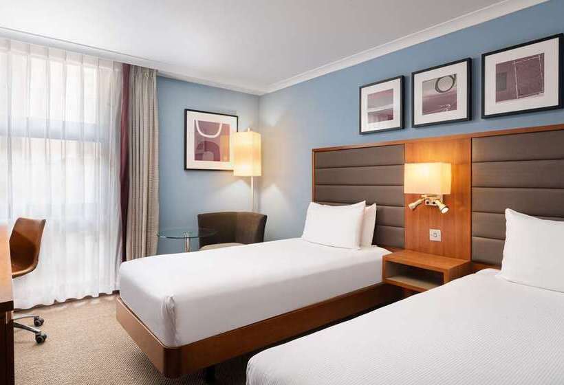 اتاق استاندارد با تخت‌های تاشو, Motto By Hilton Washington Dc City Center