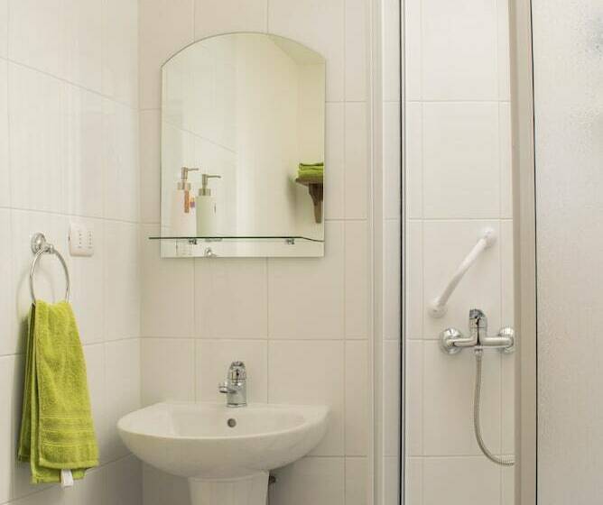 اتاق استاندارد با سرویس بهداشتی مشترک, Pontoval B&b