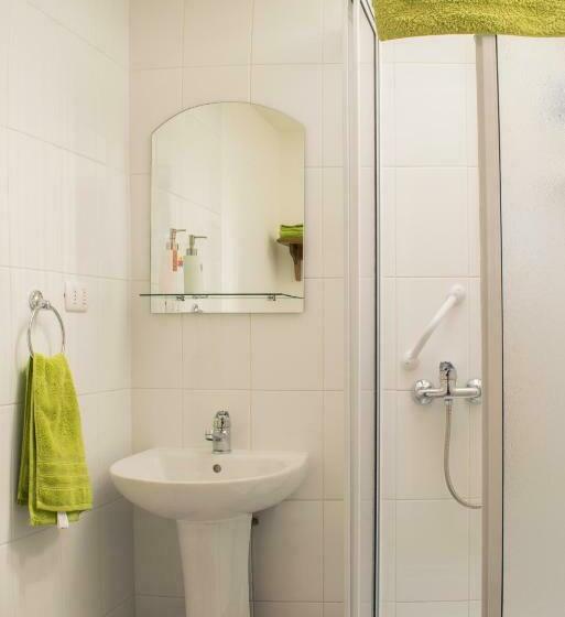 اتاق استاندارد یک تخته با سرویس بهداشتی مشترک, Pontoval B&b