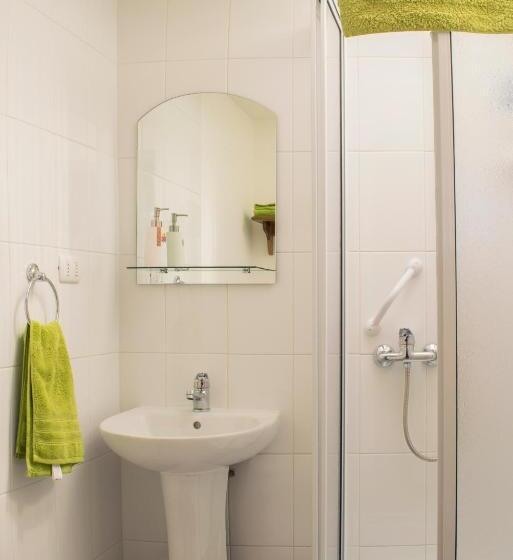 اتاق استاندارد با سرویس بهداشتی مشترک, Pontoval B&b