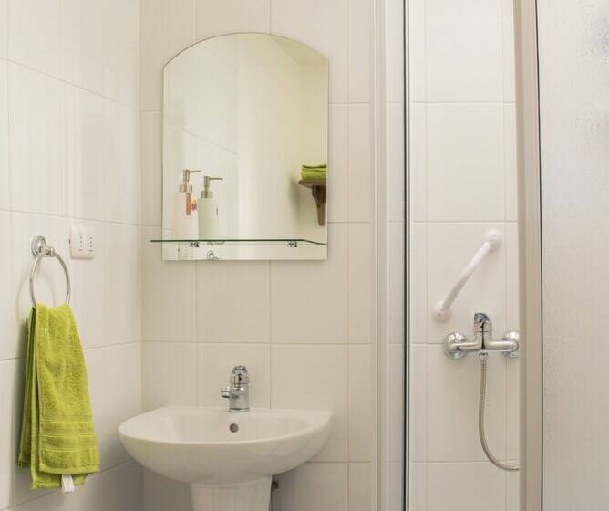 اتاق استاندارد با سرویس بهداشتی مشترک, Pontoval B&b